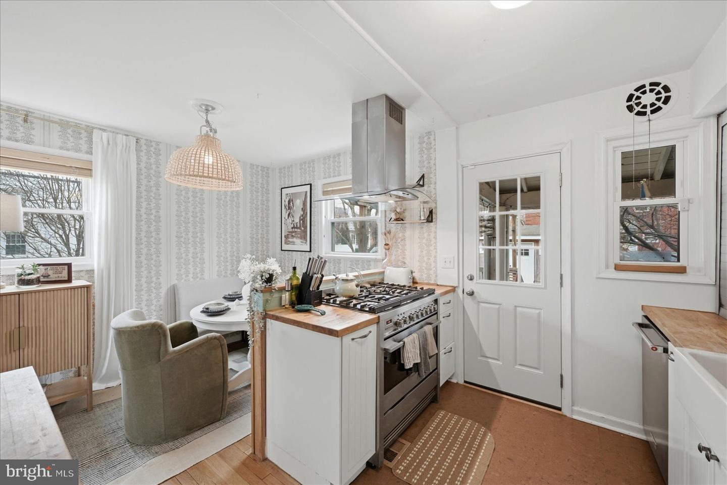 127 E GLENDALE AVE, ALEXANDRIA, Virginia 22301, 3 Bedrooms Bedrooms, ,2 BathroomsBathrooms,Residential,For sale,127 E GLENDALE AVE,VAAX2054604 MLS # VAAX2054604