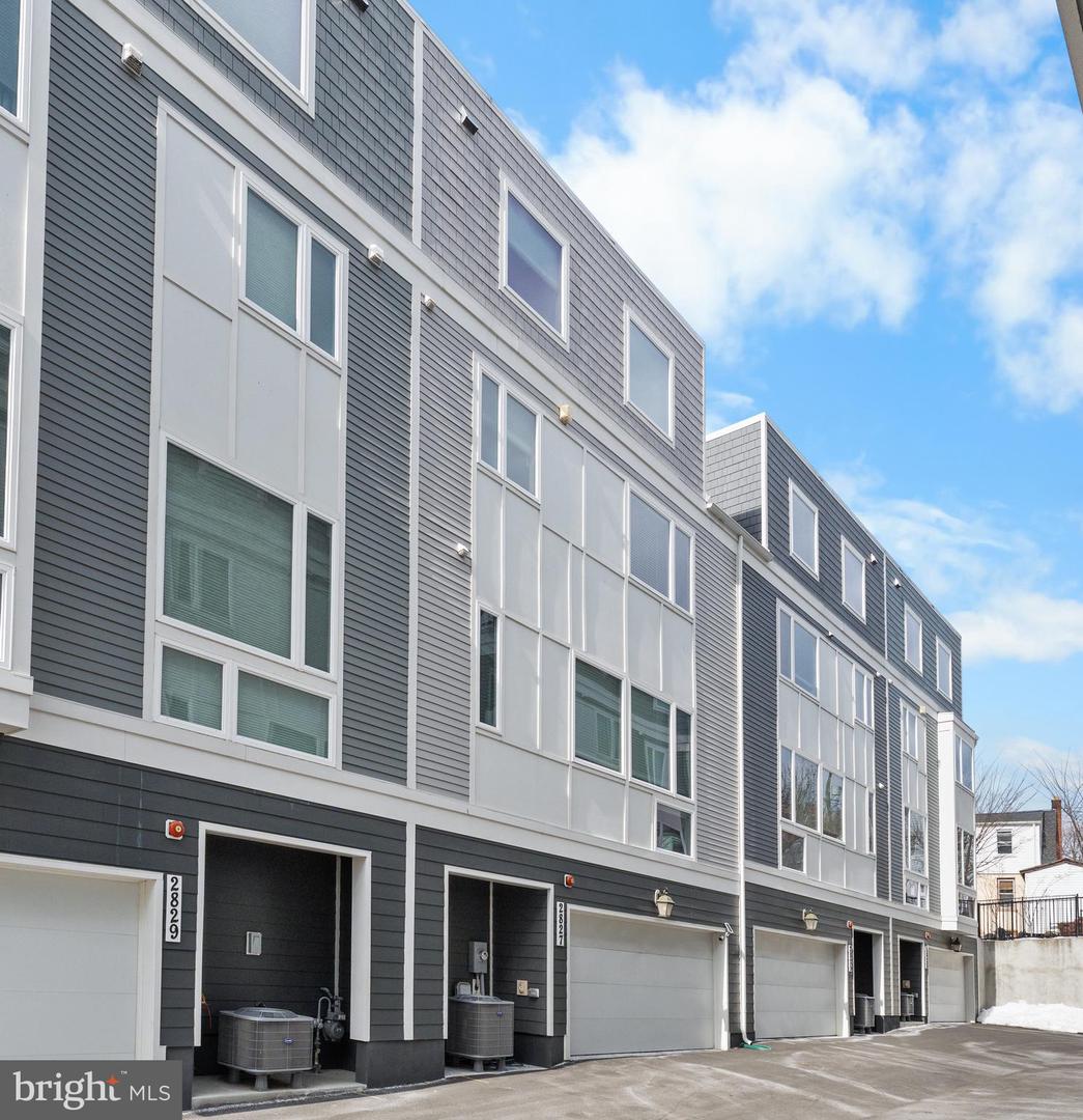 2827 24TH RD S, ARLINGTON, Virginia 22206, 3 Bedrooms Bedrooms, ,2 BathroomsBathrooms,Residential,For sale,2827 24TH RD S,VAAR2069470 MLS # VAAR2069470