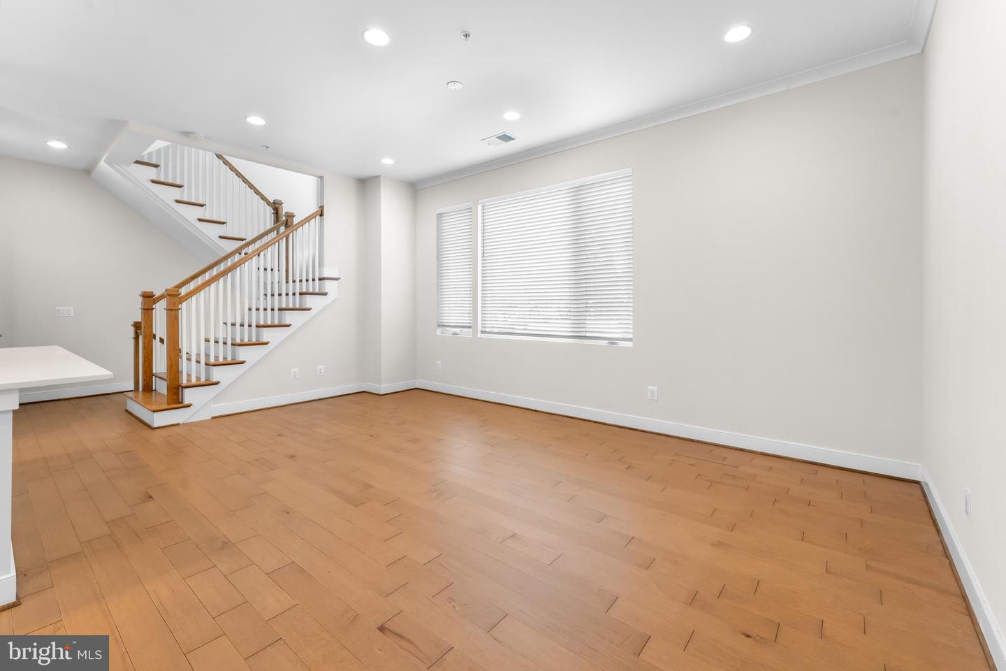 2827 24TH RD S, ARLINGTON, Virginia 22206, 3 Bedrooms Bedrooms, ,2 BathroomsBathrooms,Residential,For sale,2827 24TH RD S,VAAR2069470 MLS # VAAR2069470