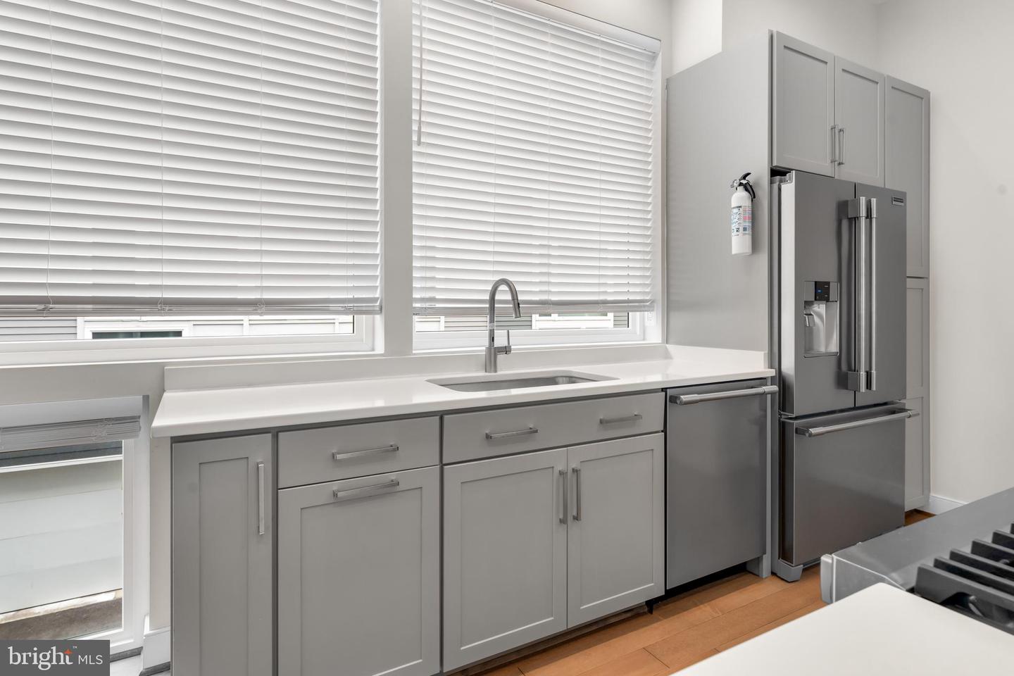 2827 24TH RD S, ARLINGTON, Virginia 22206, 3 Bedrooms Bedrooms, ,2 BathroomsBathrooms,Residential,For sale,2827 24TH RD S,VAAR2069470 MLS # VAAR2069470