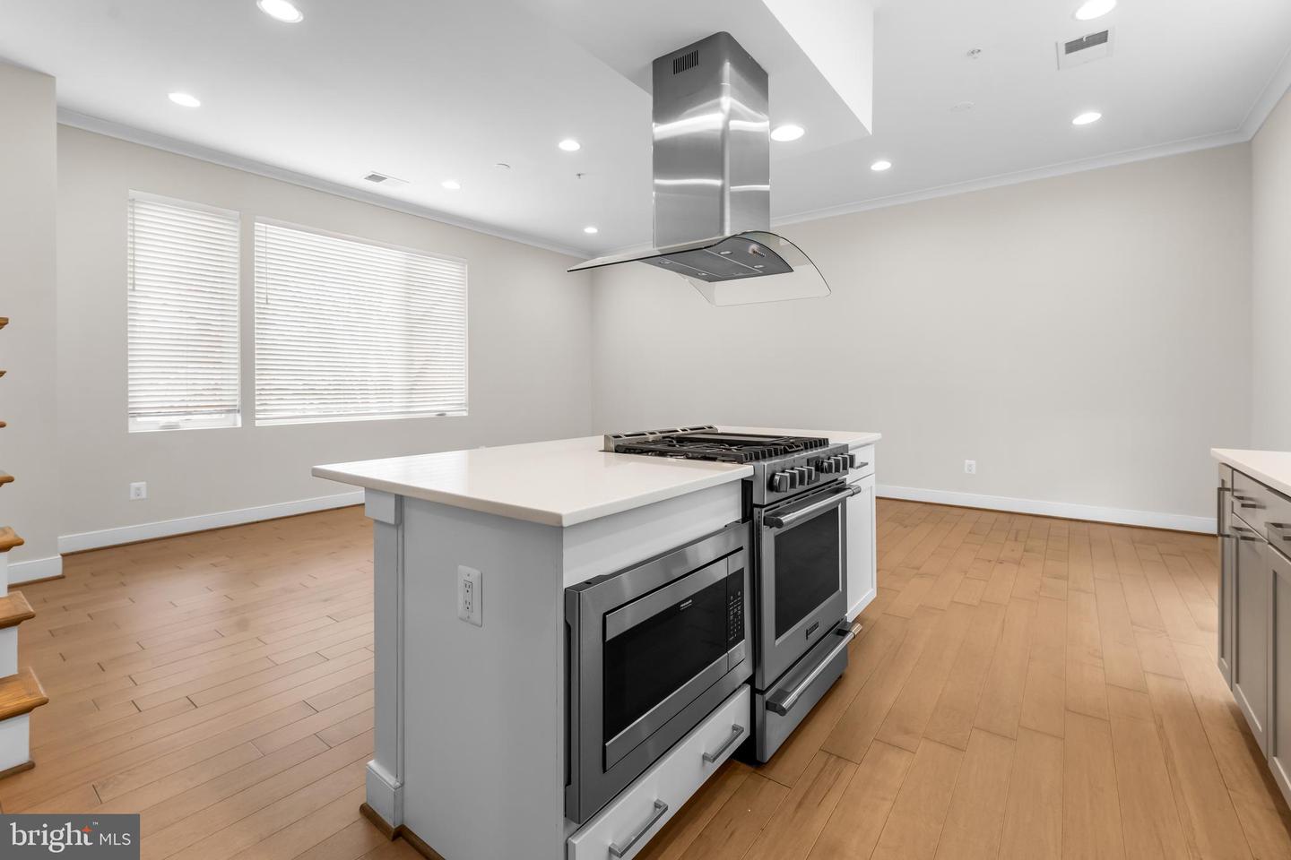 2827 24TH RD S, ARLINGTON, Virginia 22206, 3 Bedrooms Bedrooms, ,2 BathroomsBathrooms,Residential,For sale,2827 24TH RD S,VAAR2069470 MLS # VAAR2069470