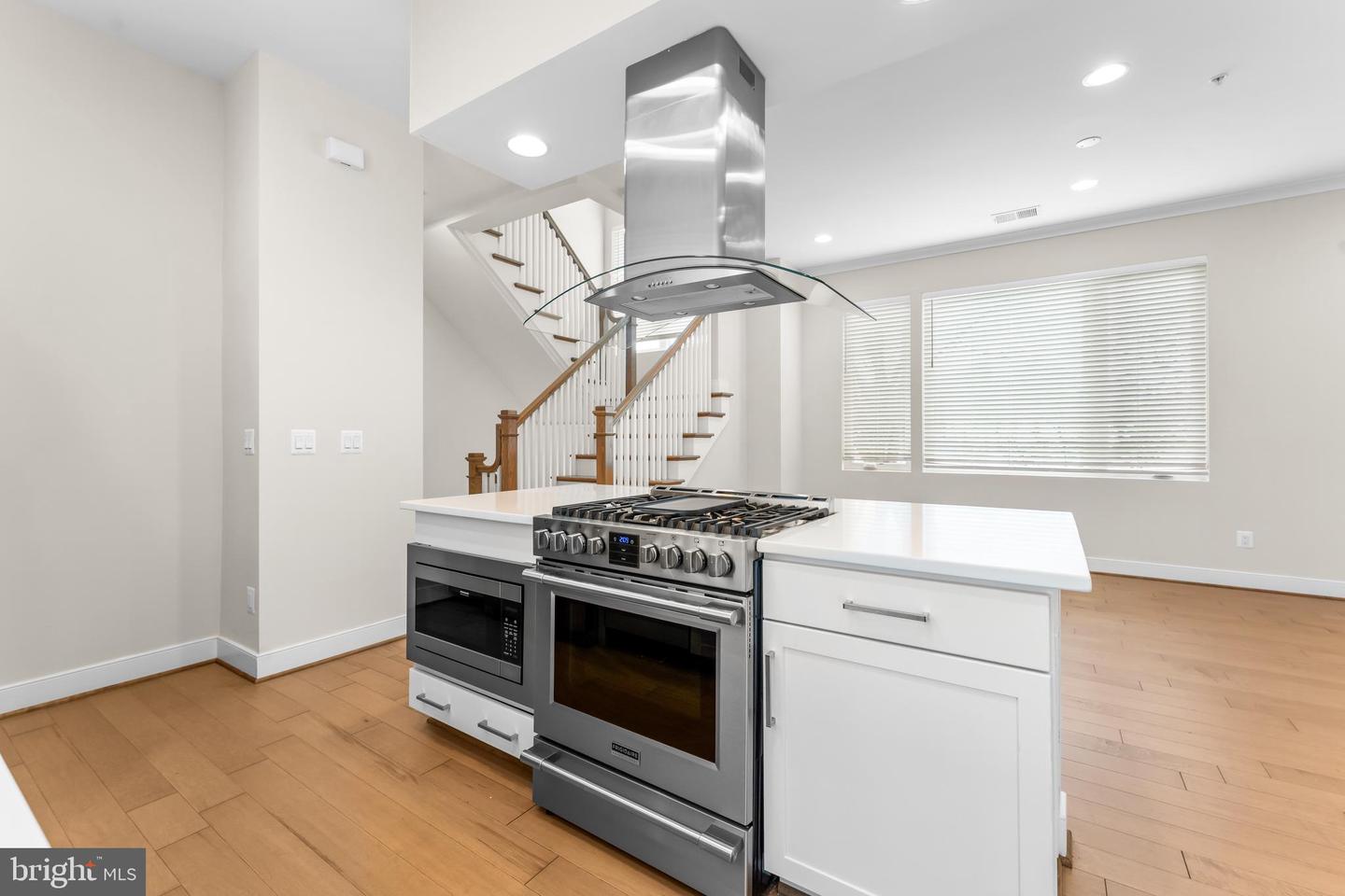 2827 24TH RD S, ARLINGTON, Virginia 22206, 3 Bedrooms Bedrooms, ,2 BathroomsBathrooms,Residential,For sale,2827 24TH RD S,VAAR2069470 MLS # VAAR2069470