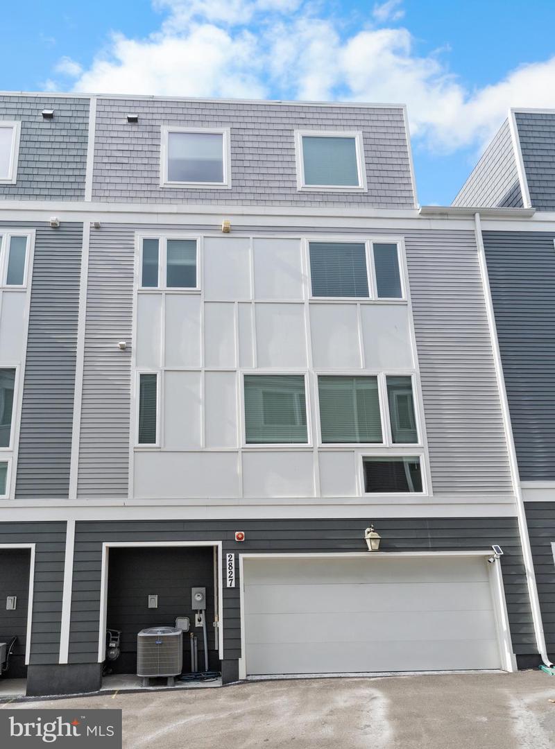 2827 24TH RD S, ARLINGTON, Virginia 22206, 3 Bedrooms Bedrooms, ,2 BathroomsBathrooms,Residential,For sale,2827 24TH RD S,VAAR2069470 MLS # VAAR2069470