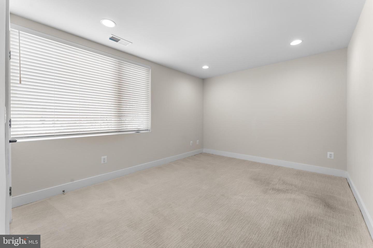 2827 24TH RD S, ARLINGTON, Virginia 22206, 3 Bedrooms Bedrooms, ,2 BathroomsBathrooms,Residential,For sale,2827 24TH RD S,VAAR2069470 MLS # VAAR2069470