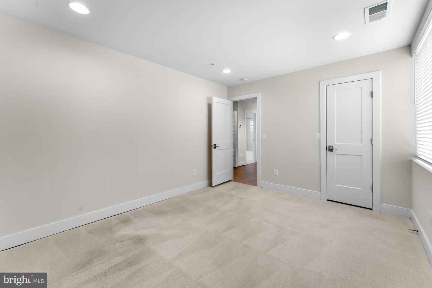 2827 24TH RD S, ARLINGTON, Virginia 22206, 3 Bedrooms Bedrooms, ,2 BathroomsBathrooms,Residential,For sale,2827 24TH RD S,VAAR2069470 MLS # VAAR2069470