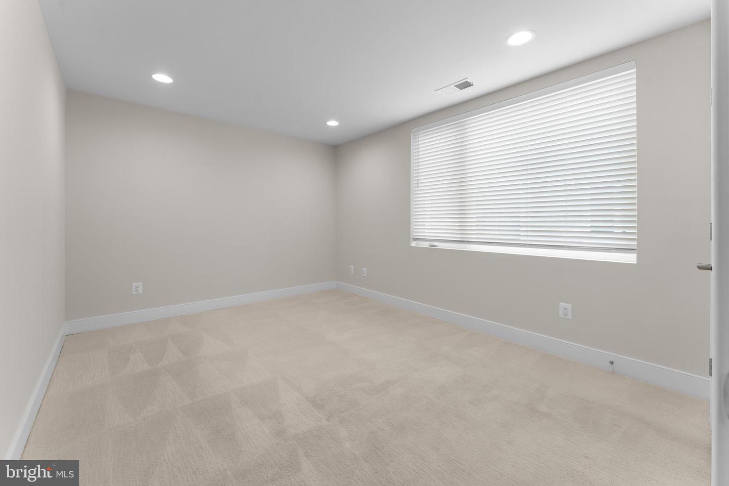 2827 24TH RD S, ARLINGTON, Virginia 22206, 3 Bedrooms Bedrooms, ,2 BathroomsBathrooms,Residential,For sale,2827 24TH RD S,VAAR2069470 MLS # VAAR2069470