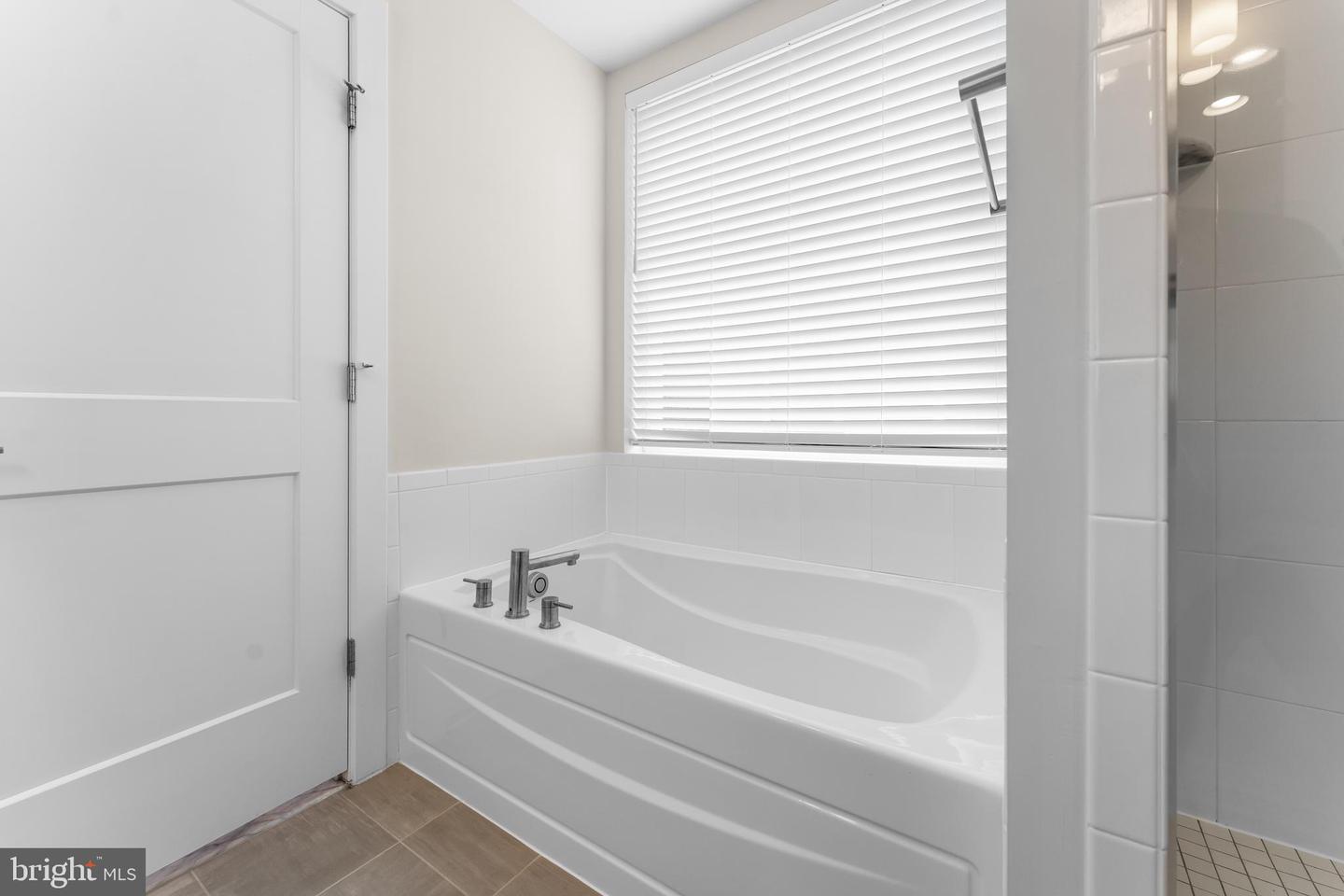 2827 24TH RD S, ARLINGTON, Virginia 22206, 3 Bedrooms Bedrooms, ,2 BathroomsBathrooms,Residential,For sale,2827 24TH RD S,VAAR2069470 MLS # VAAR2069470