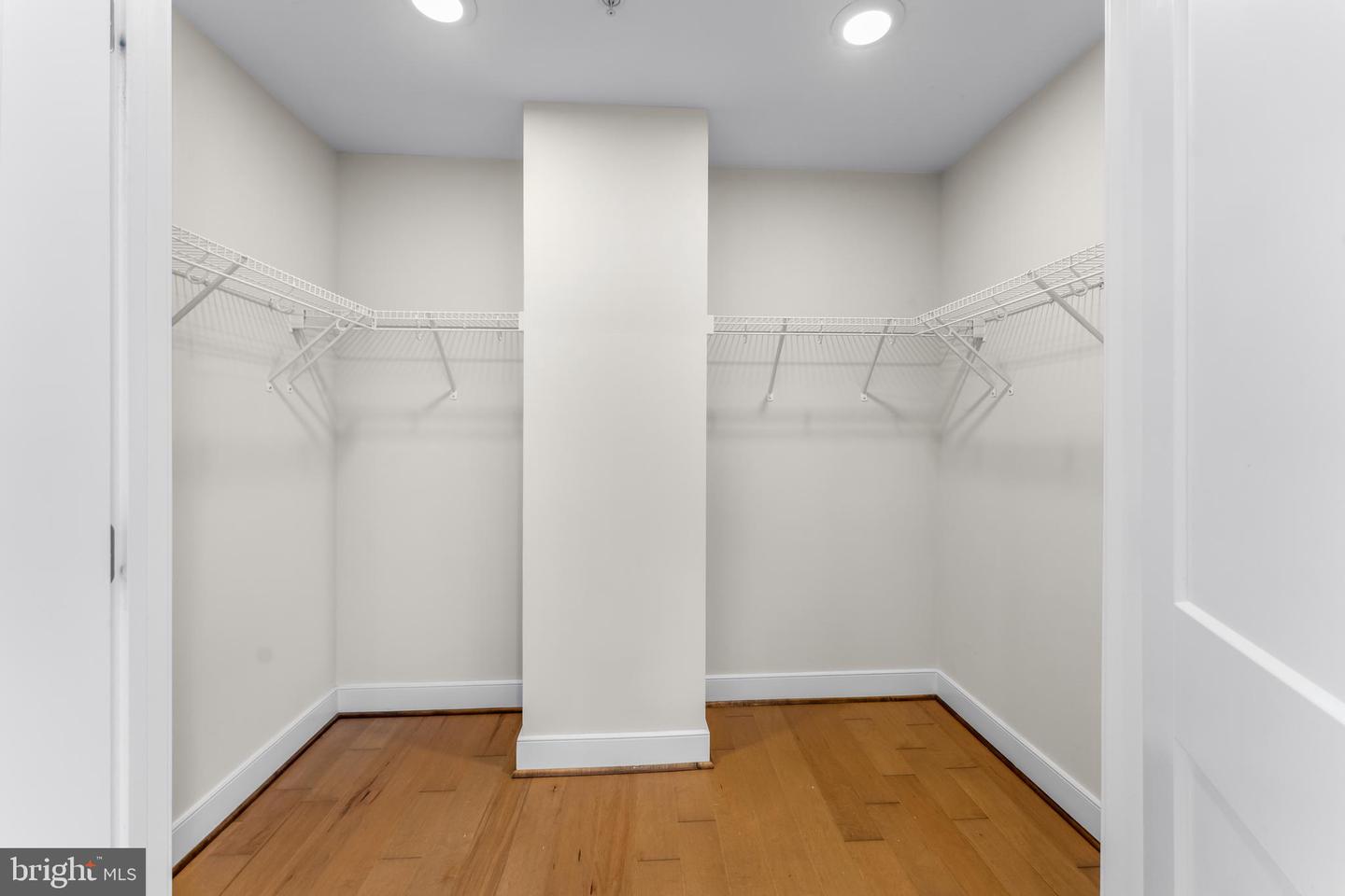 2827 24TH RD S, ARLINGTON, Virginia 22206, 3 Bedrooms Bedrooms, ,2 BathroomsBathrooms,Residential,For sale,2827 24TH RD S,VAAR2069470 MLS # VAAR2069470