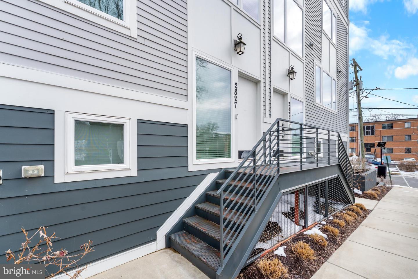 2827 24TH RD S, ARLINGTON, Virginia 22206, 3 Bedrooms Bedrooms, ,2 BathroomsBathrooms,Residential,For sale,2827 24TH RD S,VAAR2069470 MLS # VAAR2069470