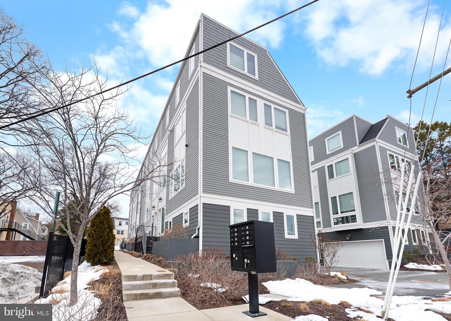 2827 24TH RD S, ARLINGTON, Virginia 22206, 3 Bedrooms Bedrooms, ,2 BathroomsBathrooms,Residential,For sale,2827 24TH RD S,VAAR2069470 MLS # VAAR2069470