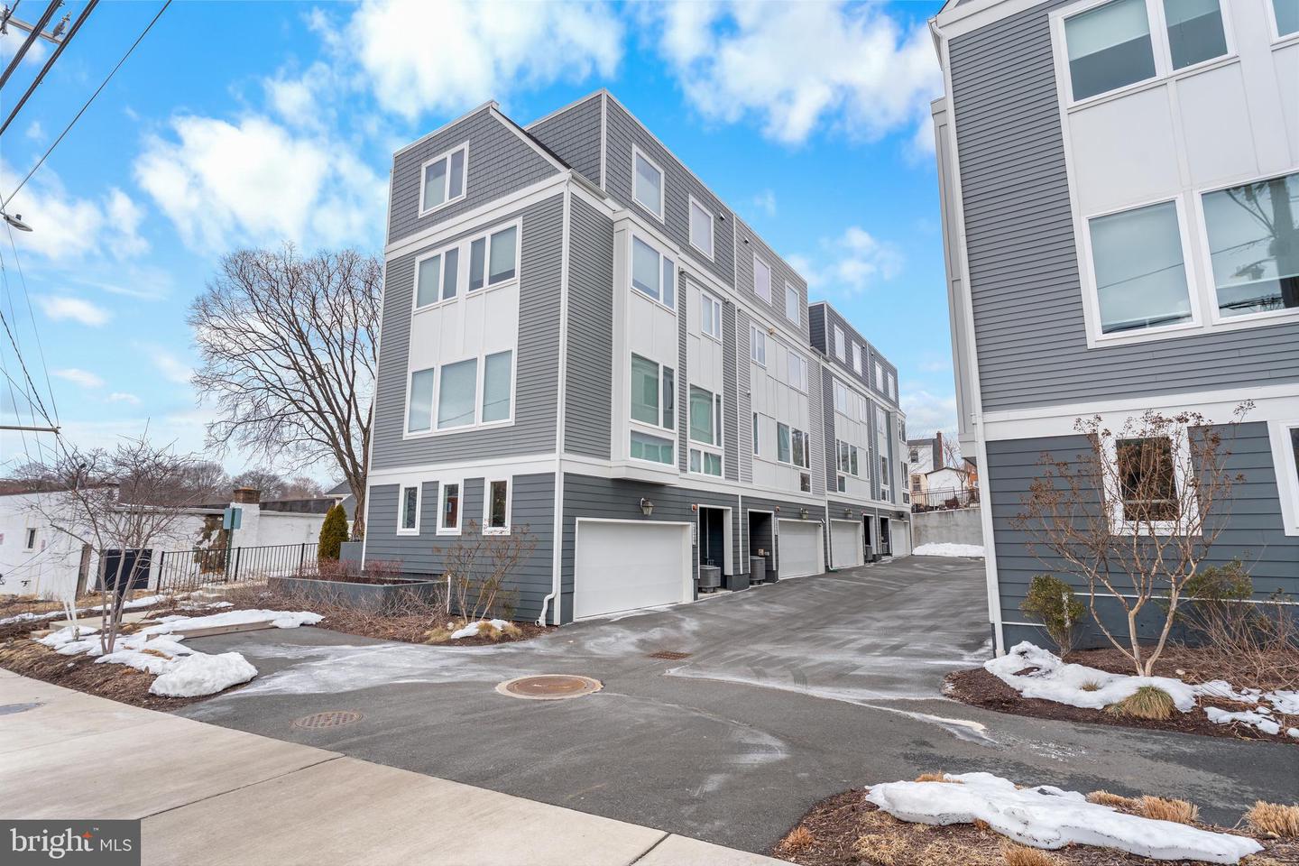 2827 24TH RD S, ARLINGTON, Virginia 22206, 3 Bedrooms Bedrooms, ,2 BathroomsBathrooms,Residential,For sale,2827 24TH RD S,VAAR2069470 MLS # VAAR2069470