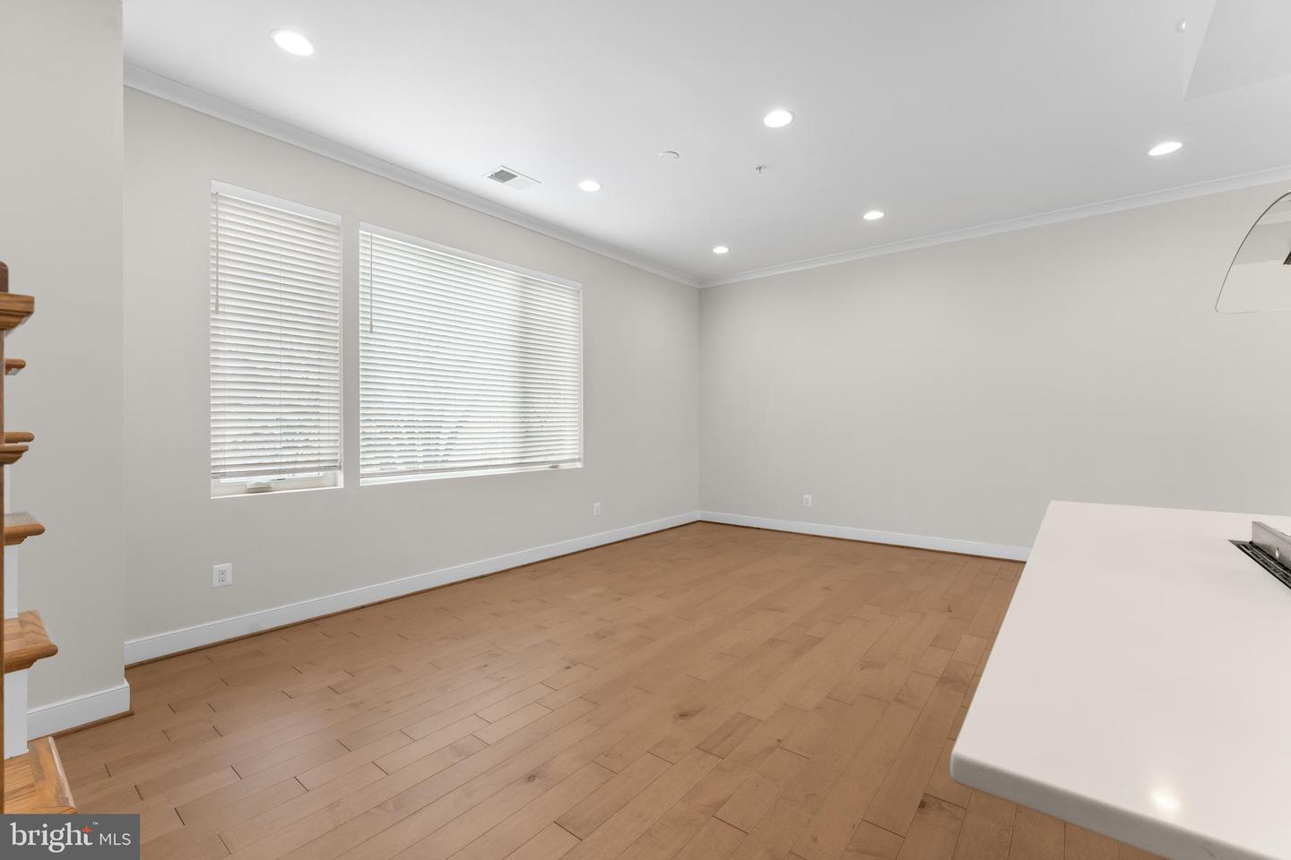 2827 24TH RD S, ARLINGTON, Virginia 22206, 3 Bedrooms Bedrooms, ,2 BathroomsBathrooms,Residential,For sale,2827 24TH RD S,VAAR2069470 MLS # VAAR2069470