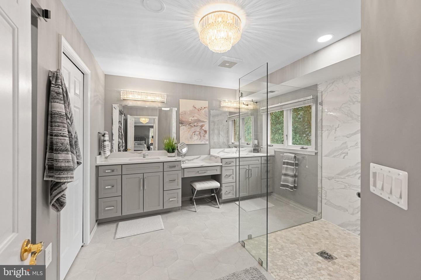 5120 WARREN PL NW, WASHINGTON, District Of Columbia 20016, 4 Bedrooms Bedrooms, ,4 BathroomsBathrooms,Residential,For sale,5120 WARREN PL NW,DCDC2248394 MLS # DCDC2248394