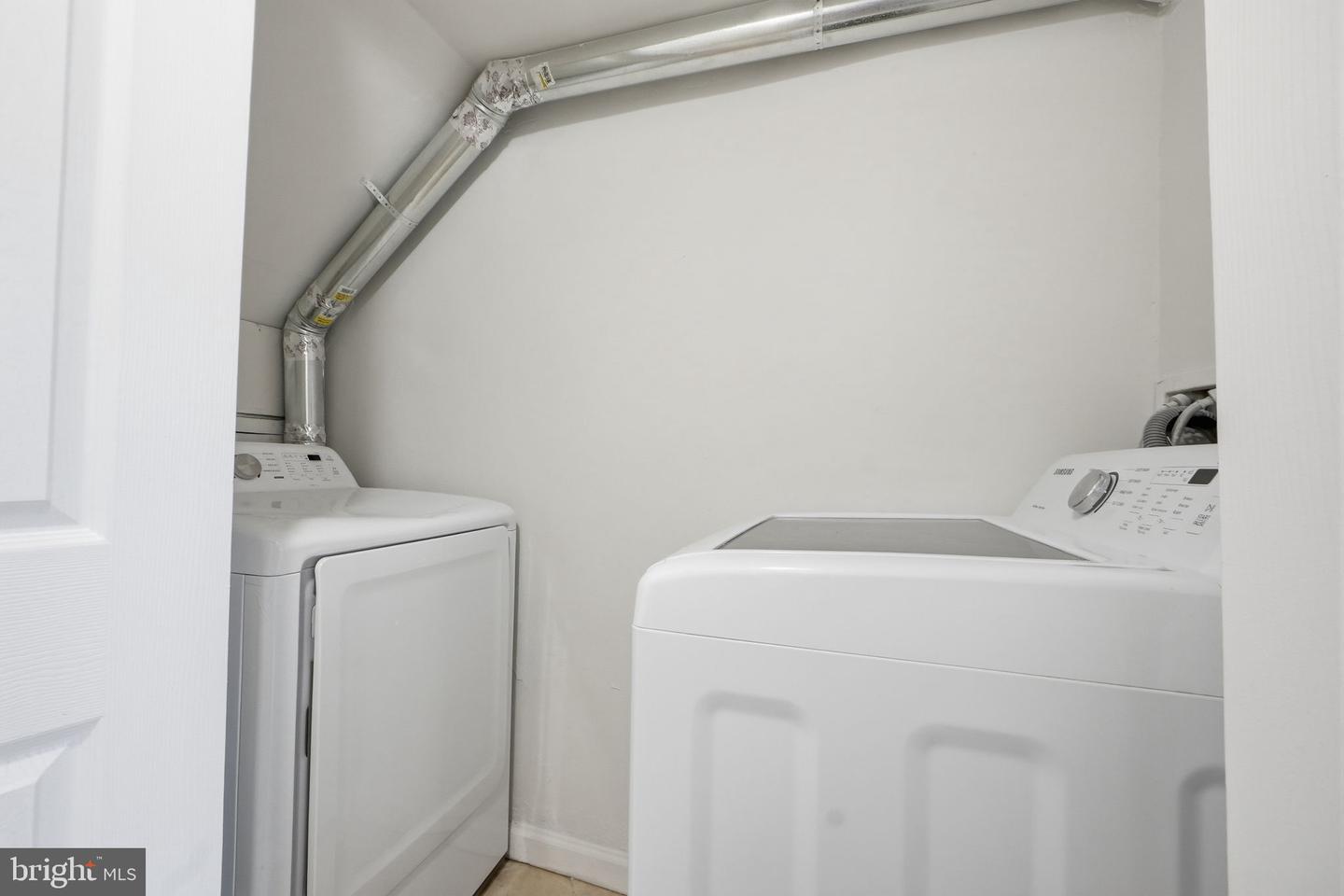 1714 E ST NE, WASHINGTON, District Of Columbia 20002, 3 Bedrooms Bedrooms, 7 Rooms Rooms,3 BathroomsBathrooms,Residential,For sale,1714 E ST NE,DCDC2248422 MLS # DCDC2248422