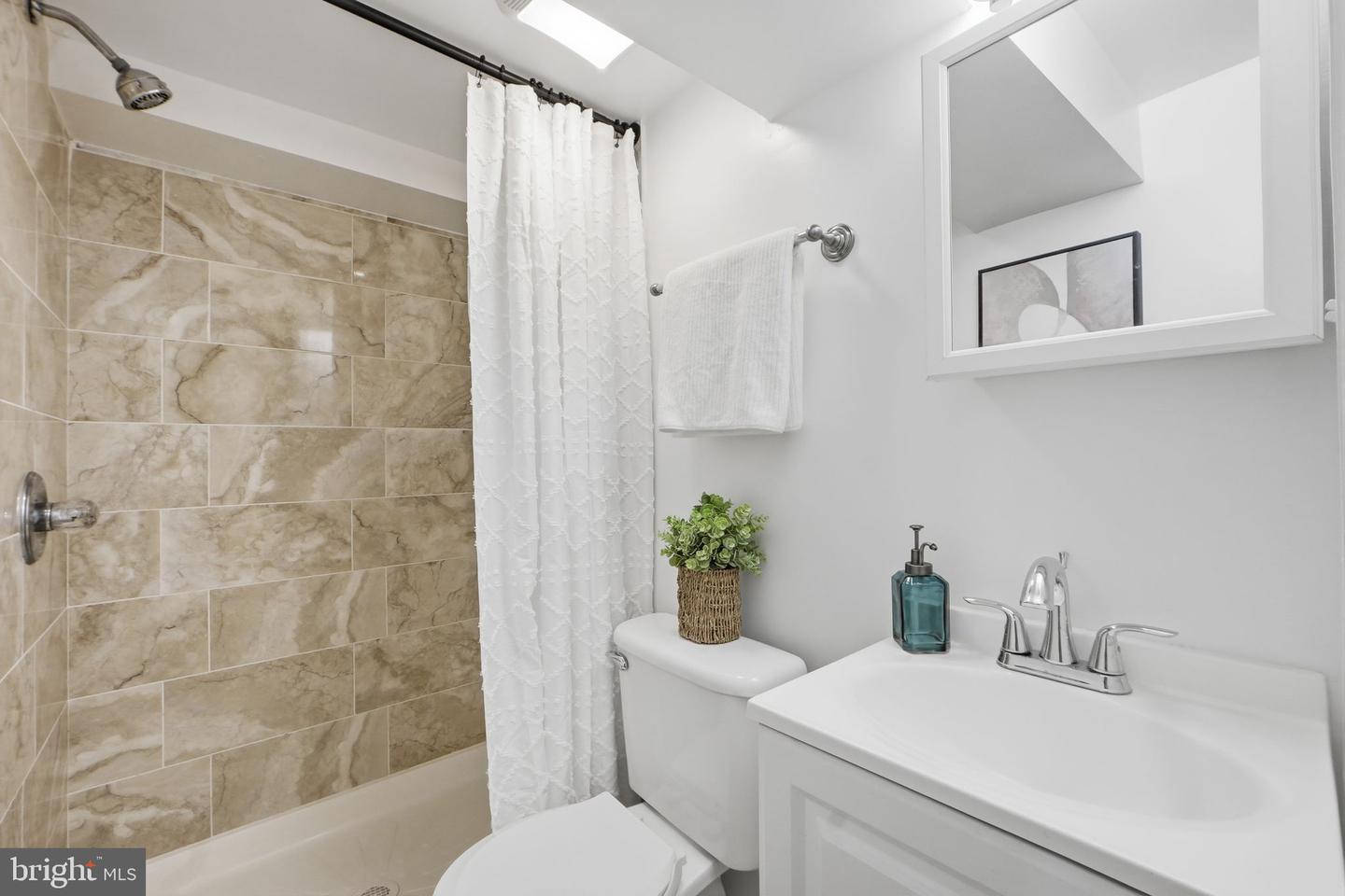 1714 E ST NE, WASHINGTON, District Of Columbia 20002, 3 Bedrooms Bedrooms, 7 Rooms Rooms,3 BathroomsBathrooms,Residential,For sale,1714 E ST NE,DCDC2248422 MLS # DCDC2248422