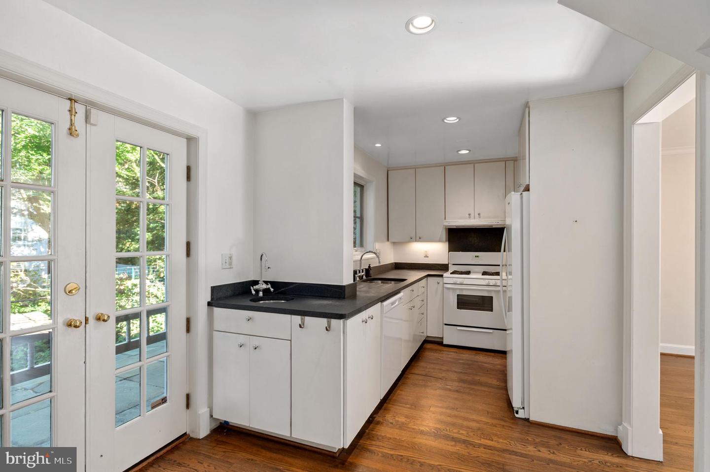 4849 RODMAN ST NW, WASHINGTON, District Of Columbia 20016, 4 Bedrooms Bedrooms, ,4 BathroomsBathrooms,Residential,For sale,4849 RODMAN ST NW,DCDC2248742 MLS # DCDC2248742