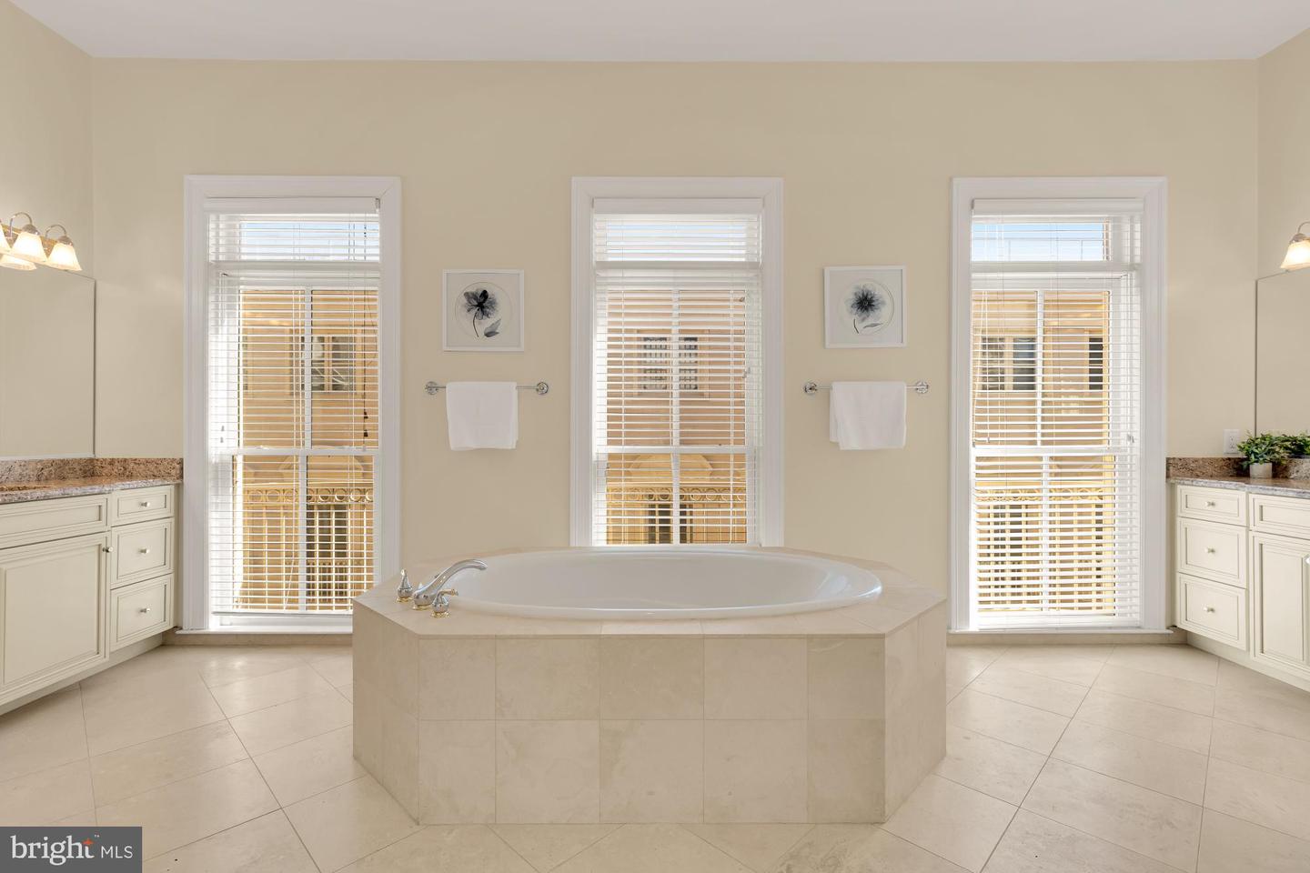 1417 N NASH ST, ARLINGTON, Virginia 22209, 3 Bedrooms Bedrooms, ,3 BathroomsBathrooms,Residential,For sale,1417 N NASH ST,VAAR2069606 MLS # VAAR2069606