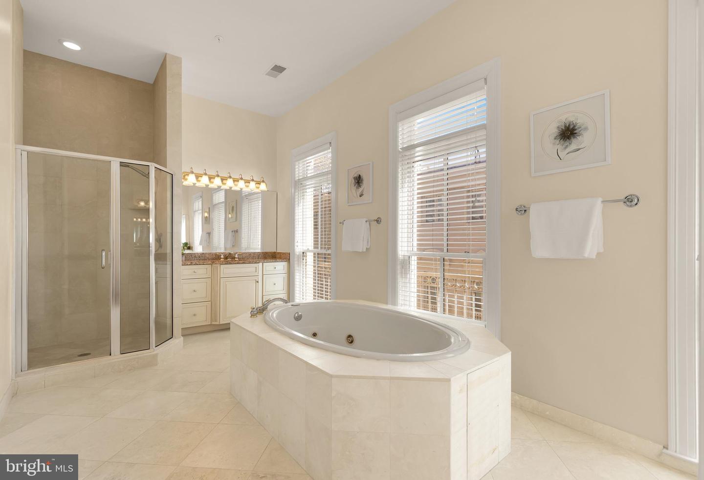 1417 N NASH ST, ARLINGTON, Virginia 22209, 3 Bedrooms Bedrooms, ,3 BathroomsBathrooms,Residential,For sale,1417 N NASH ST,VAAR2069606 MLS # VAAR2069606