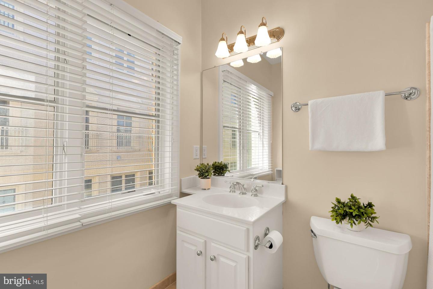 1417 N NASH ST, ARLINGTON, Virginia 22209, 3 Bedrooms Bedrooms, ,3 BathroomsBathrooms,Residential,For sale,1417 N NASH ST,VAAR2069606 MLS # VAAR2069606