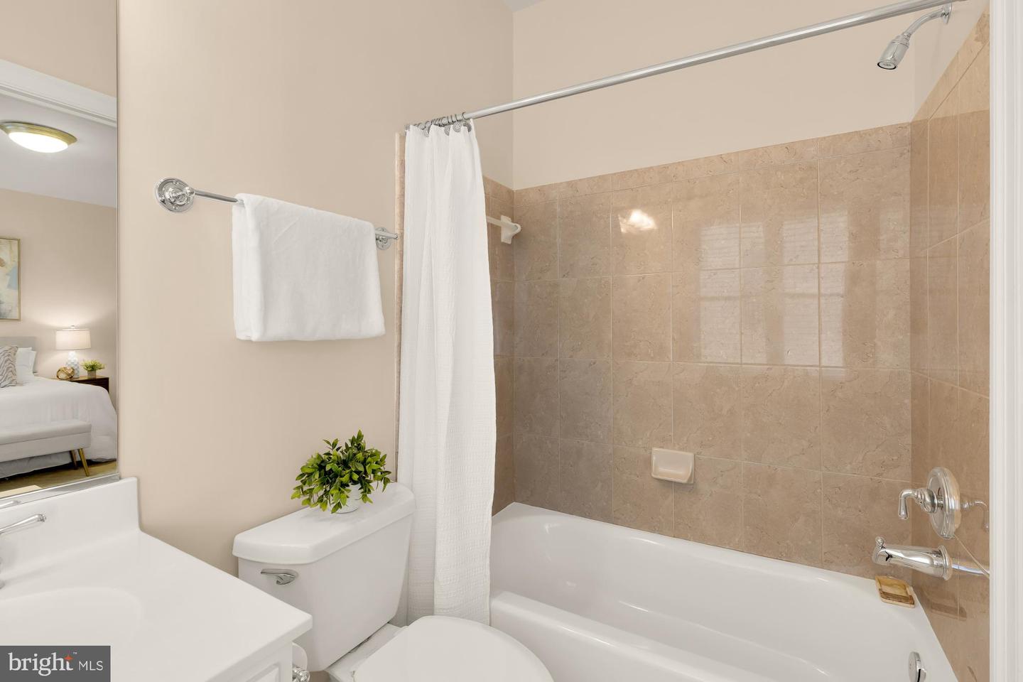 1417 N NASH ST, ARLINGTON, Virginia 22209, 3 Bedrooms Bedrooms, ,3 BathroomsBathrooms,Residential,For sale,1417 N NASH ST,VAAR2069606 MLS # VAAR2069606