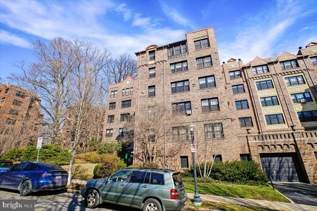 3041 SEDGWICK ST NW #301D, WASHINGTON, District Of Columbia 20008, 3 Bedrooms Bedrooms, ,2 BathroomsBathrooms,Residential,For sale,3041 SEDGWICK ST NW #301D,DCDC2248846 MLS # DCDC2248846