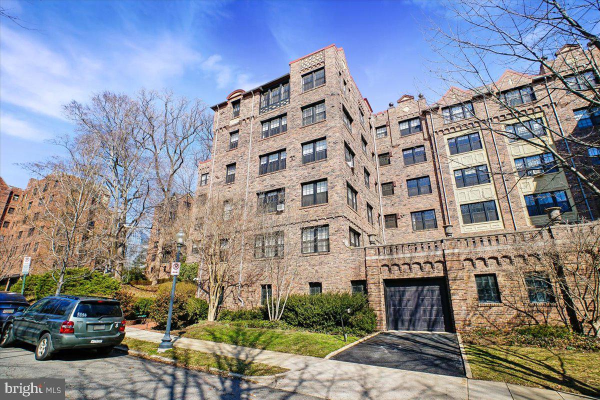 3041 SEDGWICK ST NW #301D, WASHINGTON, District Of Columbia 20008, 3 Bedrooms Bedrooms, ,2 BathroomsBathrooms,Residential,For sale,3041 SEDGWICK ST NW #301D,DCDC2248846 MLS # DCDC2248846