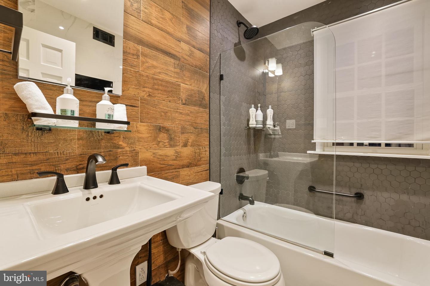 1233 POTOMAC ST NW, WASHINGTON, District Of Columbia 20007, 2 Bedrooms Bedrooms, 4 Rooms Rooms,2 BathroomsBathrooms,Residential,For sale,1233 POTOMAC ST NW,DCDC2248922 MLS # DCDC2248922