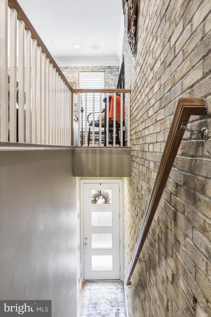 2842 RED STAR LN, ALEXANDRIA, Virginia 22303, 3 Bedrooms Bedrooms, ,3 BathroomsBathrooms,Residential,For sale,2842 RED STAR LN,VAFX2294362 MLS # VAFX2294362