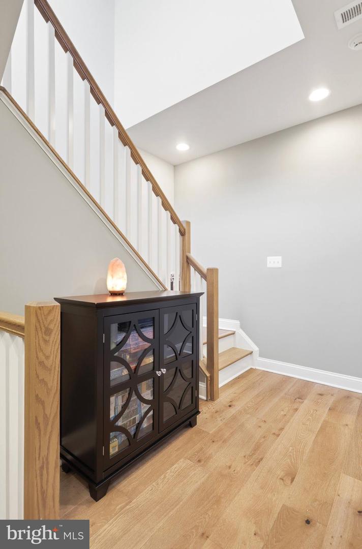 2842 RED STAR LN, ALEXANDRIA, Virginia 22303, 3 Bedrooms Bedrooms, ,3 BathroomsBathrooms,Residential,For sale,2842 RED STAR LN,VAFX2294362 MLS # VAFX2294362