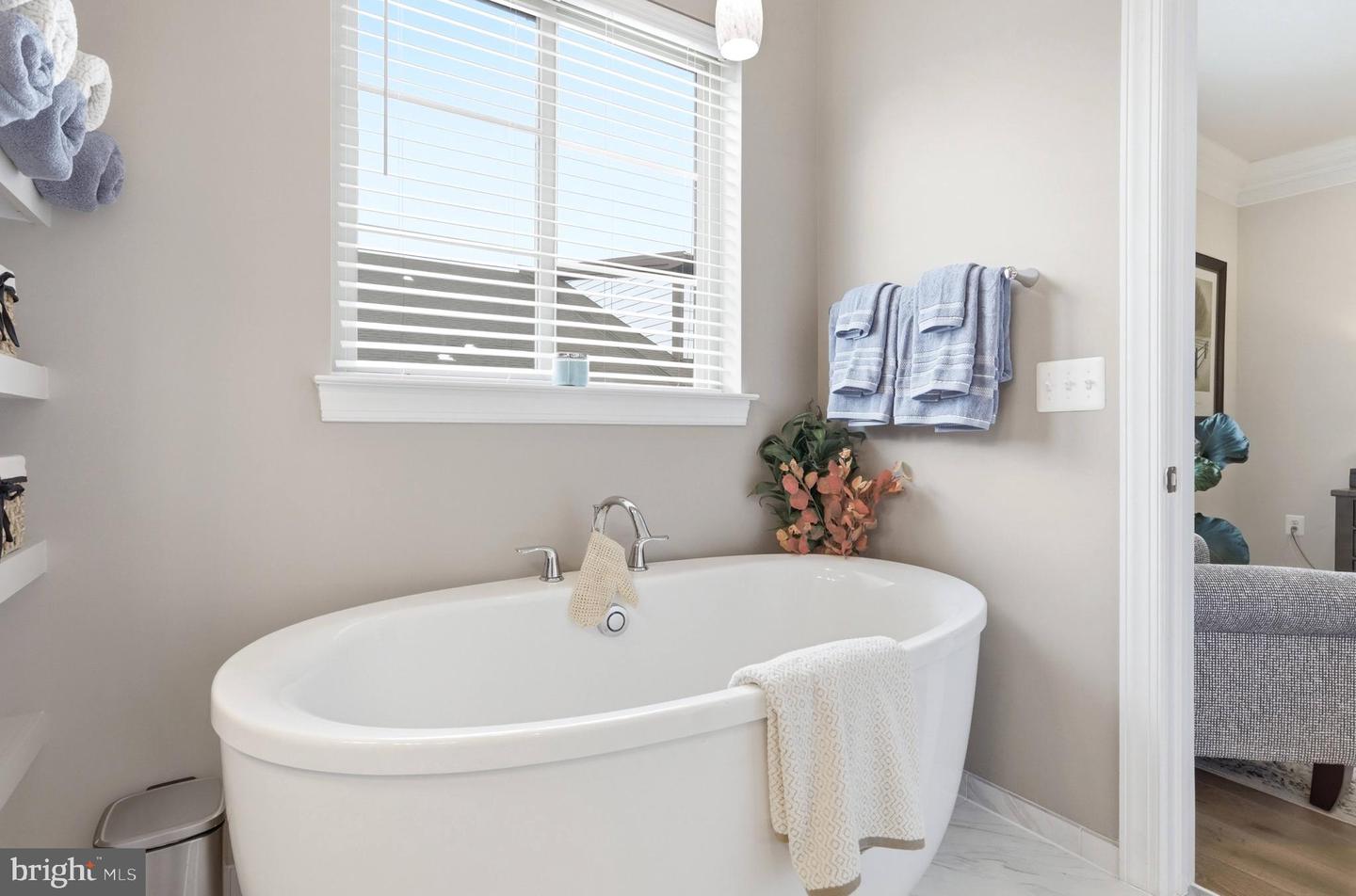 2842 RED STAR LN, ALEXANDRIA, Virginia 22303, 3 Bedrooms Bedrooms, ,3 BathroomsBathrooms,Residential,For sale,2842 RED STAR LN,VAFX2294362 MLS # VAFX2294362