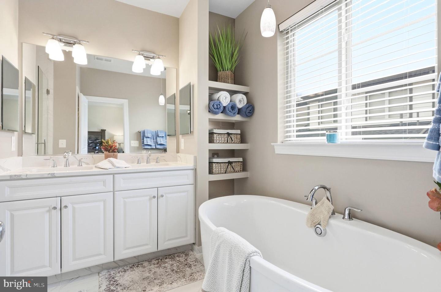 2842 RED STAR LN, ALEXANDRIA, Virginia 22303, 3 Bedrooms Bedrooms, ,3 BathroomsBathrooms,Residential,For sale,2842 RED STAR LN,VAFX2294362 MLS # VAFX2294362