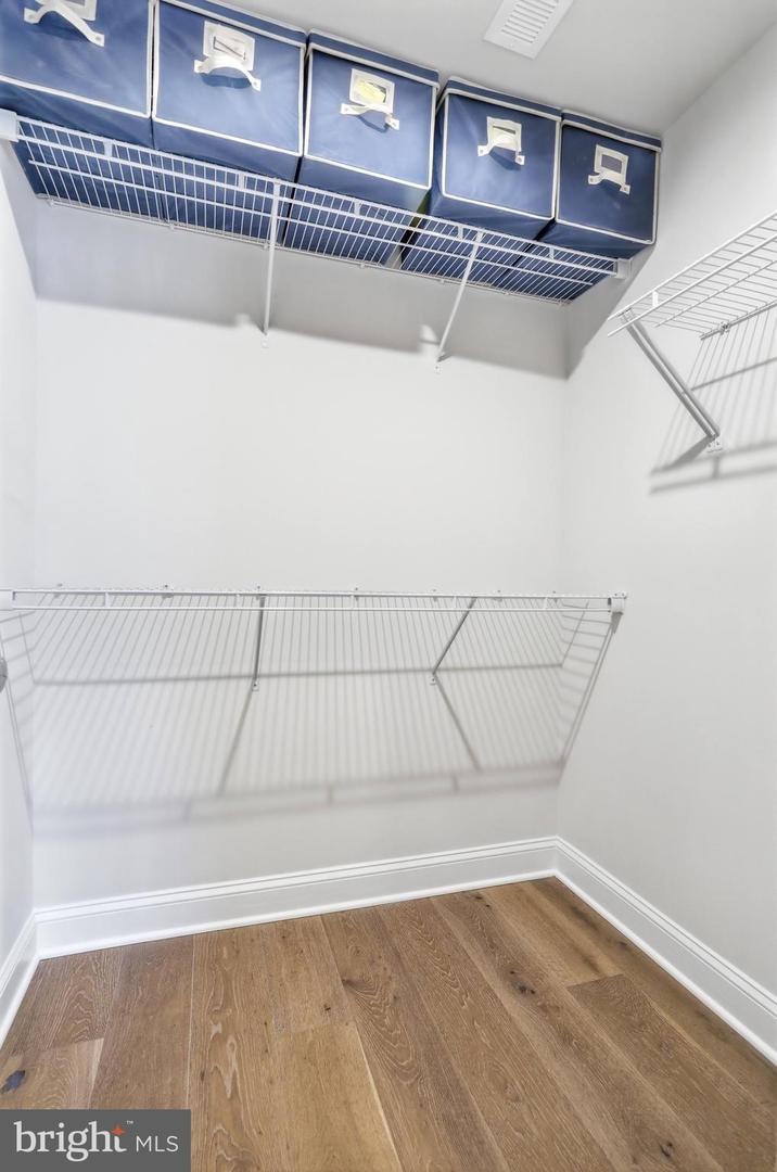 2842 RED STAR LN, ALEXANDRIA, Virginia 22303, 3 Bedrooms Bedrooms, ,3 BathroomsBathrooms,Residential,For sale,2842 RED STAR LN,VAFX2294362 MLS # VAFX2294362