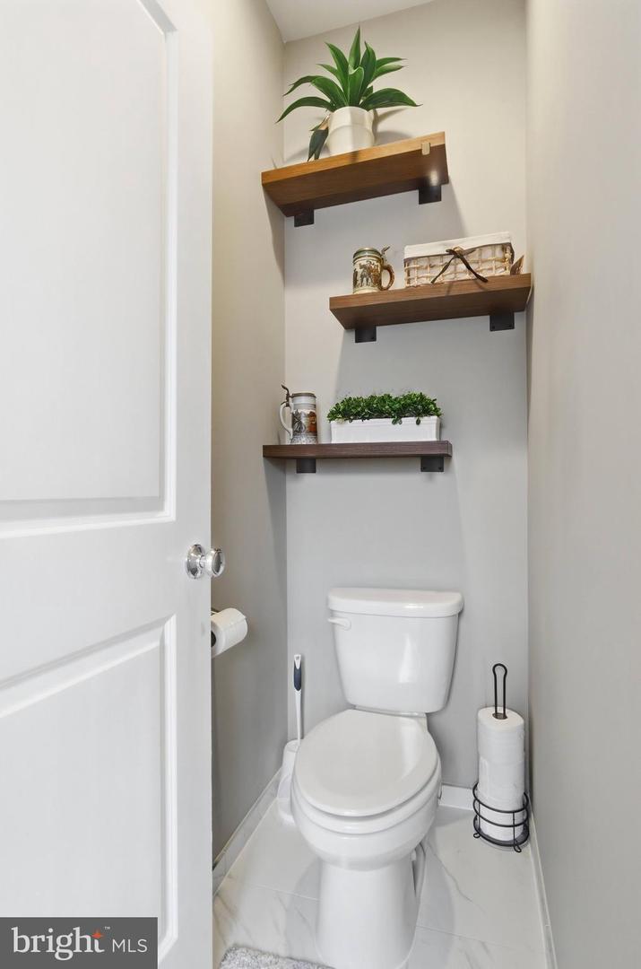 2842 RED STAR LN, ALEXANDRIA, Virginia 22303, 3 Bedrooms Bedrooms, ,3 BathroomsBathrooms,Residential,For sale,2842 RED STAR LN,VAFX2294362 MLS # VAFX2294362