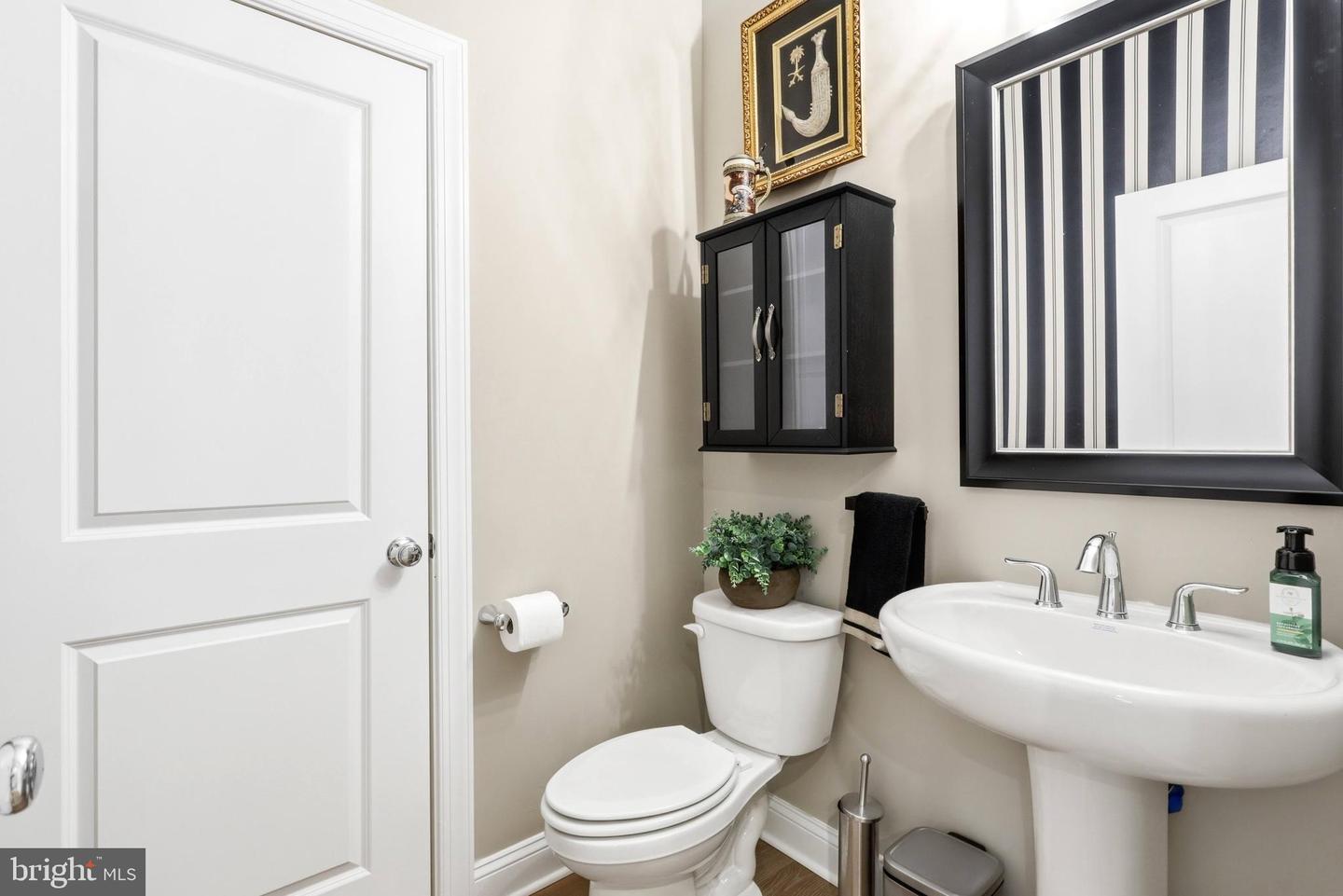 2842 RED STAR LN, ALEXANDRIA, Virginia 22303, 3 Bedrooms Bedrooms, ,3 BathroomsBathrooms,Residential,For sale,2842 RED STAR LN,VAFX2294362 MLS # VAFX2294362