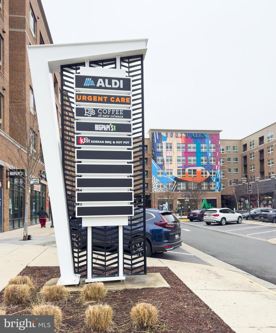 2842 RED STAR LN, ALEXANDRIA, Virginia 22303, 3 Bedrooms Bedrooms, ,3 BathroomsBathrooms,Residential,For sale,2842 RED STAR LN,VAFX2294362 MLS # VAFX2294362