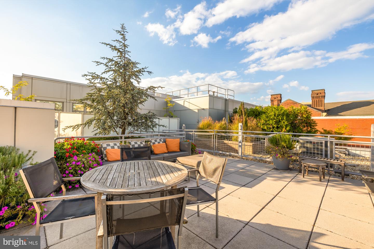 1401 CHURCH ST NW #507, WASHINGTON, District Of Columbia 20005, 2 Bedrooms Bedrooms, ,2 BathroomsBathrooms,Residential,For sale,1401 CHURCH ST NW #507,DCDC2249528 MLS # DCDC2249528