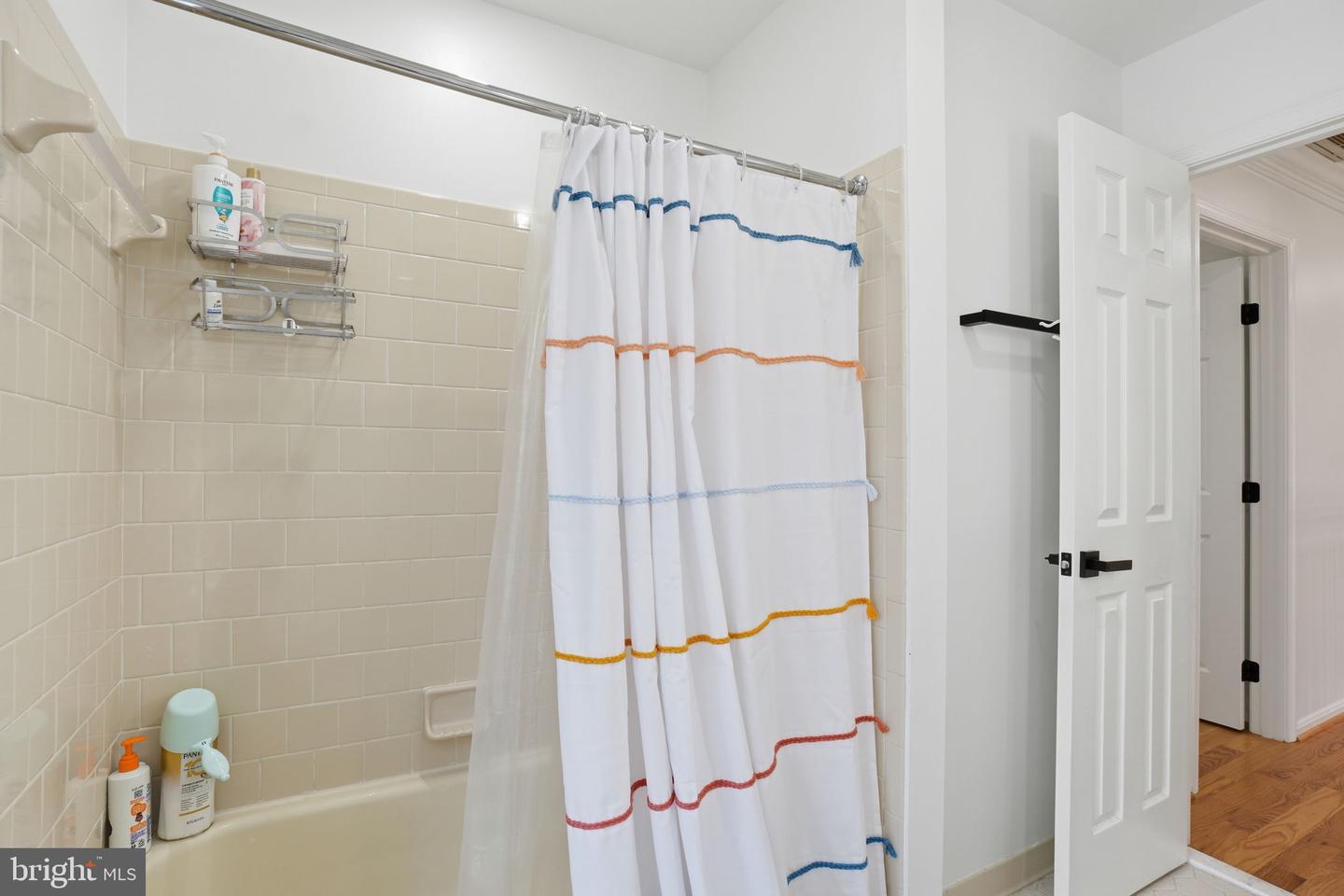 8656 TUTTLE RD, SPRINGFIELD, Virginia 22152, 6 Bedrooms Bedrooms, ,3 BathroomsBathrooms,Residential,For sale,8656 TUTTLE RD,VAFX2294978 MLS # VAFX2294978