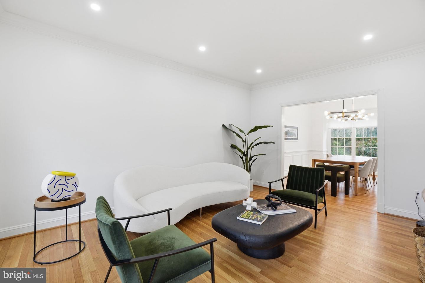 8656 TUTTLE RD, SPRINGFIELD, Virginia 22152, 6 Bedrooms Bedrooms, ,3 BathroomsBathrooms,Residential,For sale,8656 TUTTLE RD,VAFX2294978 MLS # VAFX2294978