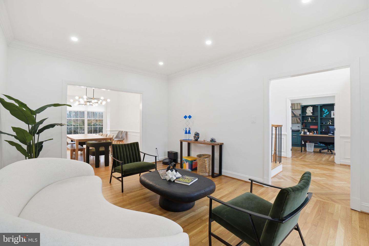 8656 TUTTLE RD, SPRINGFIELD, Virginia 22152, 6 Bedrooms Bedrooms, ,3 BathroomsBathrooms,Residential,For sale,8656 TUTTLE RD,VAFX2294978 MLS # VAFX2294978