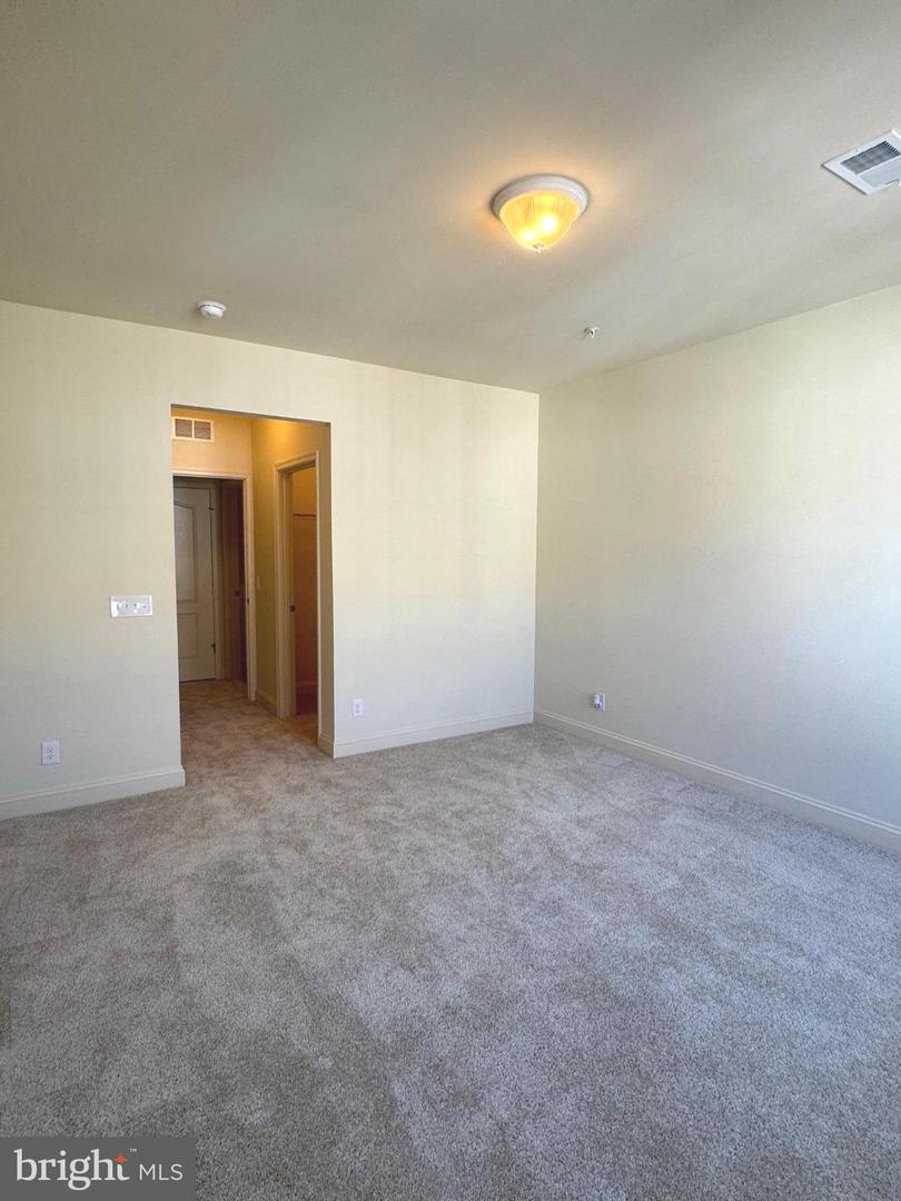 9202 CHARLESTON DR #405, MANASSAS, Virginia 20110, 2 Bedrooms Bedrooms, ,2 BathroomsBathrooms,Residential,For sale,9202 CHARLESTON DR #405,VAMN2010366 MLS # VAMN2010366