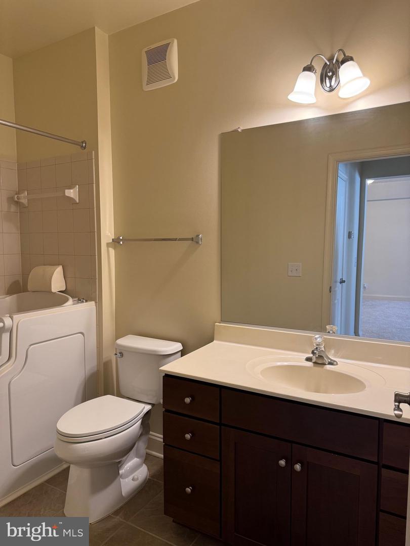 9202 CHARLESTON DR #405, MANASSAS, Virginia 20110, 2 Bedrooms Bedrooms, ,2 BathroomsBathrooms,Residential,For sale,9202 CHARLESTON DR #405,VAMN2010366 MLS # VAMN2010366