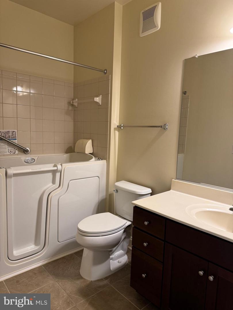 9202 CHARLESTON DR #405, MANASSAS, Virginia 20110, 2 Bedrooms Bedrooms, ,2 BathroomsBathrooms,Residential,For sale,9202 CHARLESTON DR #405,VAMN2010366 MLS # VAMN2010366