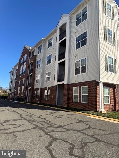 9202 CHARLESTON DR #405, MANASSAS, Virginia 20110, 2 Bedrooms Bedrooms, ,2 BathroomsBathrooms,Residential,For sale,9202 CHARLESTON DR #405,VAMN2010366 MLS # VAMN2010366