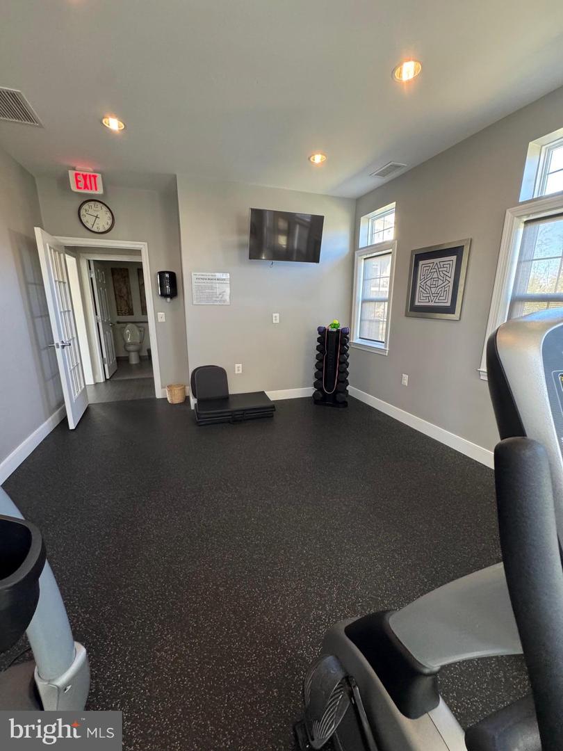 9202 CHARLESTON DR #405, MANASSAS, Virginia 20110, 2 Bedrooms Bedrooms, ,2 BathroomsBathrooms,Residential,For sale,9202 CHARLESTON DR #405,VAMN2010366 MLS # VAMN2010366