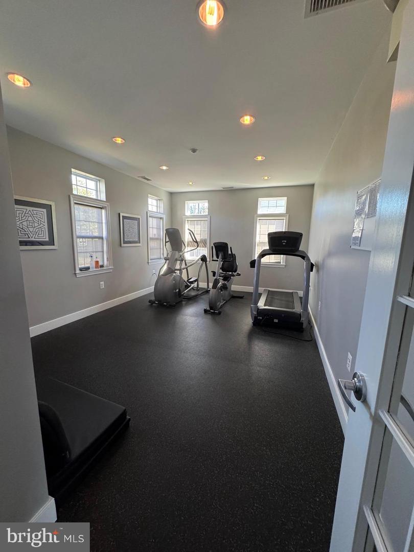 9202 CHARLESTON DR #405, MANASSAS, Virginia 20110, 2 Bedrooms Bedrooms, ,2 BathroomsBathrooms,Residential,For sale,9202 CHARLESTON DR #405,VAMN2010366 MLS # VAMN2010366