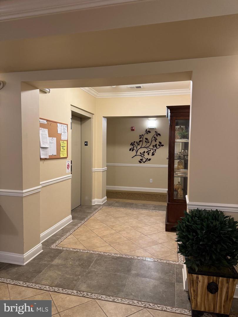 9202 CHARLESTON DR #405, MANASSAS, Virginia 20110, 2 Bedrooms Bedrooms, ,2 BathroomsBathrooms,Residential,For sale,9202 CHARLESTON DR #405,VAMN2010366 MLS # VAMN2010366