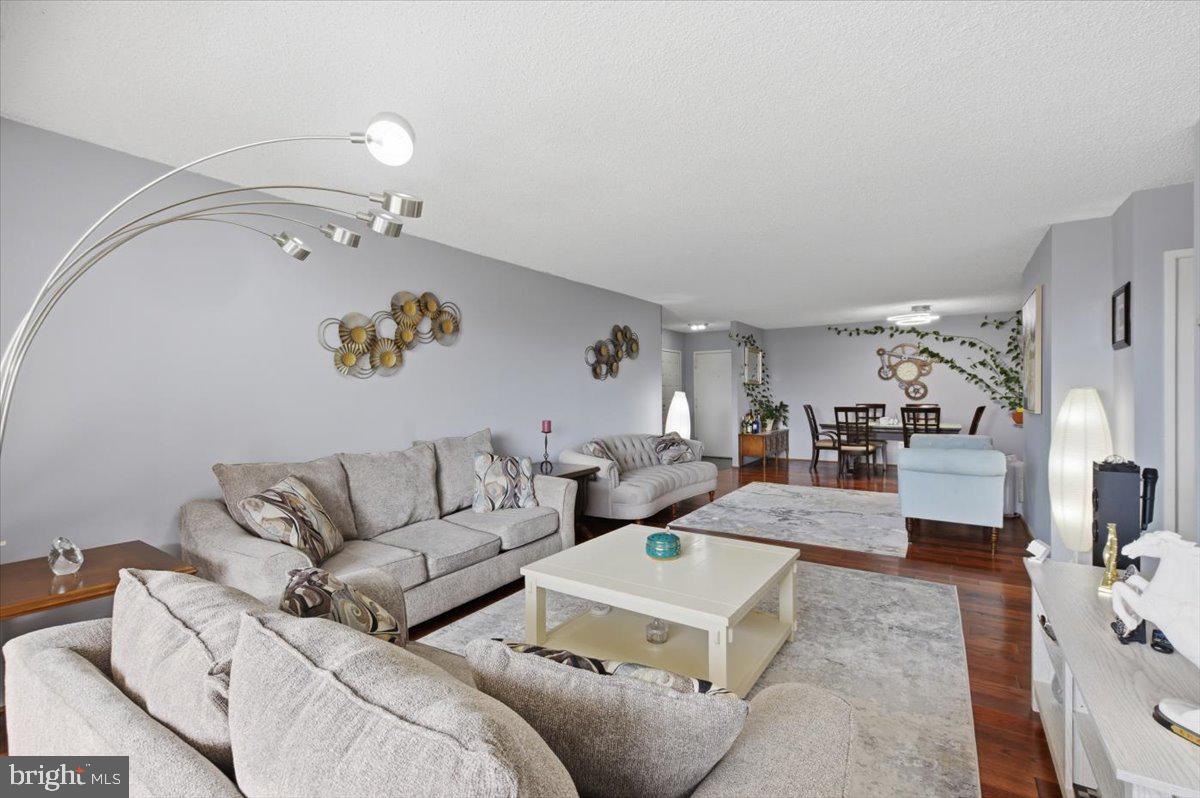 1800 OLD MEADOW RD #1204, MCLEAN, Virginia 22102, 2 Bedrooms Bedrooms, ,2 BathroomsBathrooms,Residential,For sale,1800 OLD MEADOW RD #1204,VAFX2295030 MLS # VAFX2295030