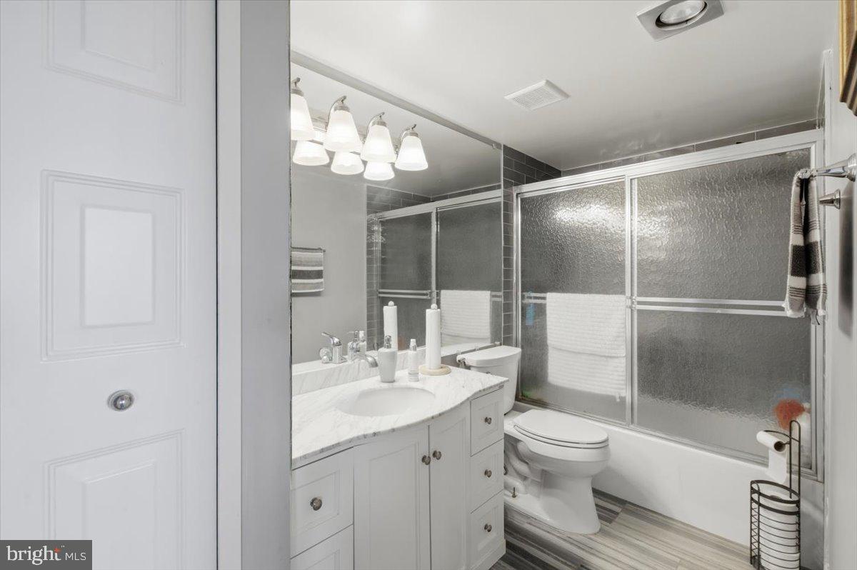 1800 OLD MEADOW RD #1204, MCLEAN, Virginia 22102, 2 Bedrooms Bedrooms, ,2 BathroomsBathrooms,Residential,For sale,1800 OLD MEADOW RD #1204,VAFX2295030 MLS # VAFX2295030