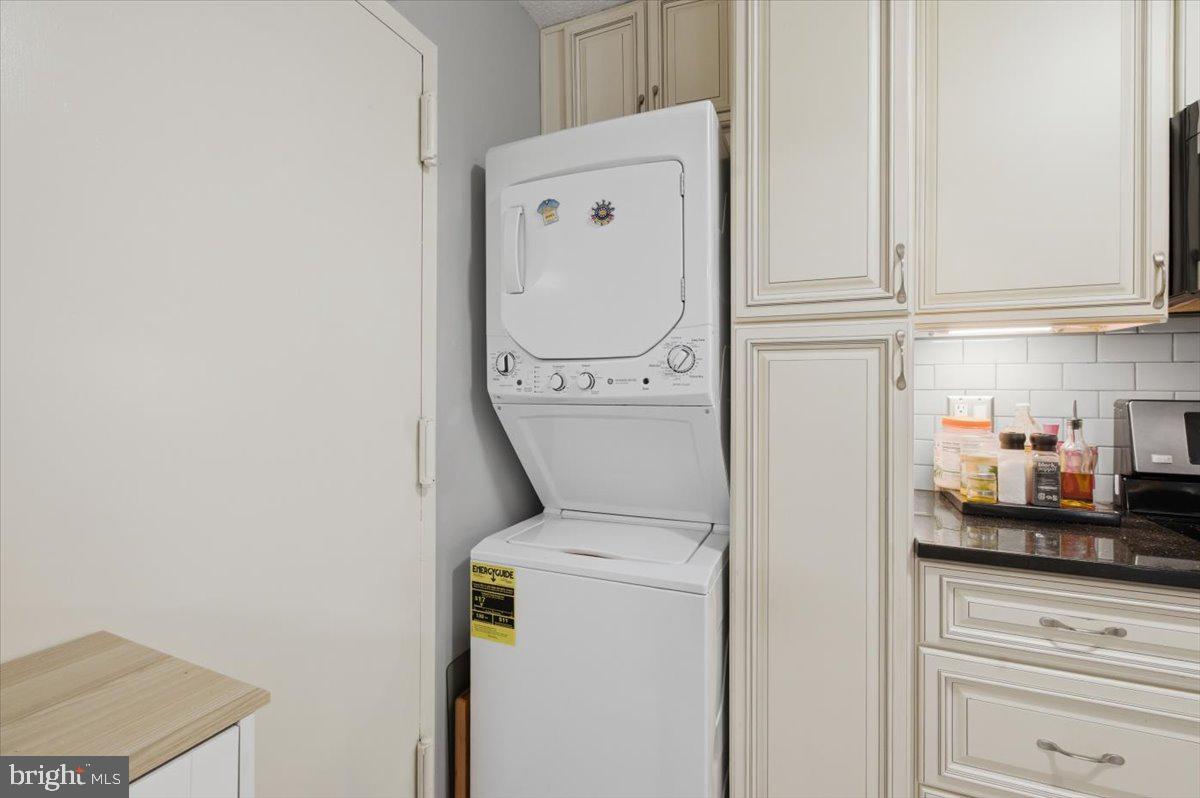 1800 OLD MEADOW RD #1204, MCLEAN, Virginia 22102, 2 Bedrooms Bedrooms, ,2 BathroomsBathrooms,Residential,For sale,1800 OLD MEADOW RD #1204,VAFX2295030 MLS # VAFX2295030