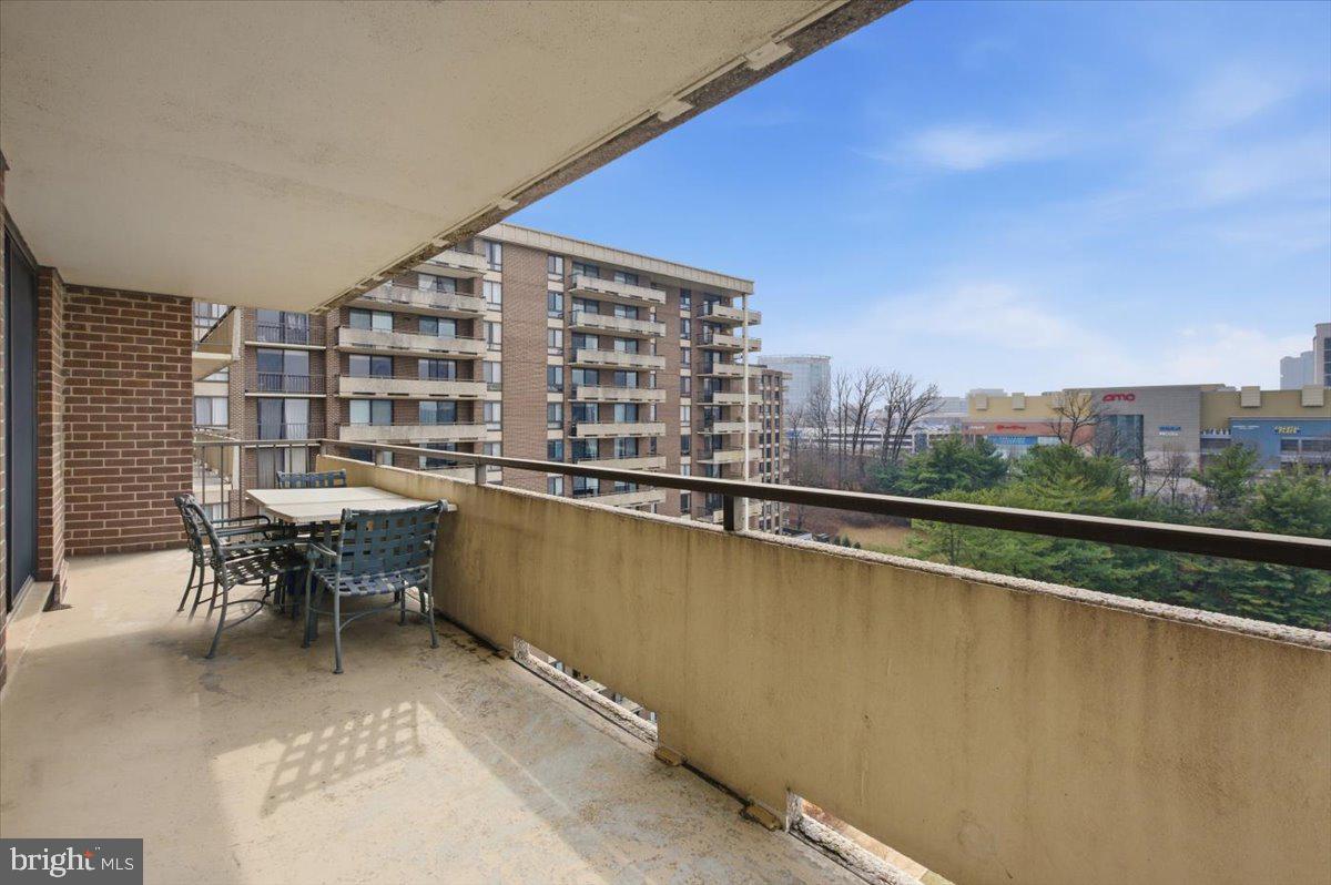 1800 OLD MEADOW RD #1204, MCLEAN, Virginia 22102, 2 Bedrooms Bedrooms, ,2 BathroomsBathrooms,Residential,For sale,1800 OLD MEADOW RD #1204,VAFX2295030 MLS # VAFX2295030